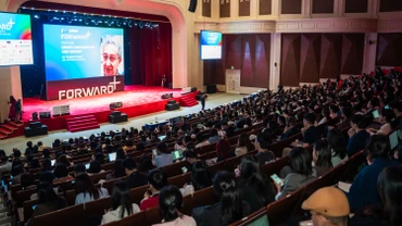 Ngày 22/11, đại hội Sales và Marketing toàn quốc (VSMCamp) và Hội nghị cấp cao các Giám đốc Sales và Marketing (CSMOSummit) mùa thứ 8 đã trở lại trong hai ngày 22-23/11/2024, tại trường Đại học VinUni, Hà Nội, với chủ đề “FORWARD+ Chiến lược sales và marketing trong kỷ nguyên phát triển bền vững”.