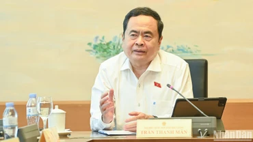 Trong phiên thảo luận tổ chiều 26/10, Chủ tịch Quốc hội Trần Thanh Mẫn nhấn mạnh: Cử tri và Nhân dân rất kỳ vọng vào Kỳ họp thứ Tám để Quốc hội quyết sách những vấn đề quan trọng liên quan đến phát triển kinh tế - xã hội, bảo đảm quốc phòng an ninh của đất nước. Nhân dân tin tưởng, Quốc hội phải làm việc hết sức mình. (Ảnh: DUY LINH)