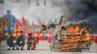 [Ảnh] Mãn nhãn màn biểu diễn tinh nhuệ của các chiến sĩ Quân đội nhân dân Việt Nam