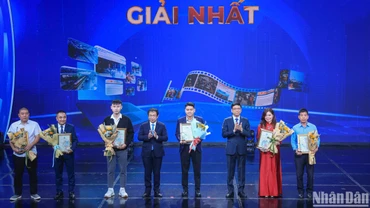Các tác giả/nhóm tác giả đạt Giải Nhất được vinh danh.