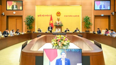 Quang cảnh cuộc họp chiều tối nay của Ủy ban Thường vụ Quốc hội.