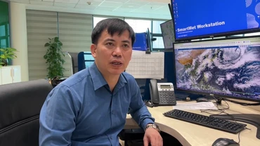 Ông Nguyễn Văn Hưởng, Trưởng phòng Dự báo thời tiết (Trung tâm Dự báo Khí tượng Thủy văn quốc gia) cho biết, khu vực phía Đông của Philippines đang có tới hai cơn bão và một áp thấp nhiệt đới đang hoạt động.
