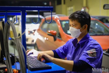Tiến hành kiểm tra xe tại Trung tâm đăng kiểm 2927D.