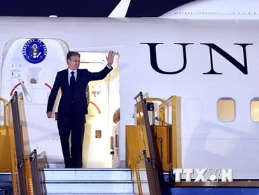 Bộ trưởng Ngoại giao Hoa Kỳ Antony Blinken đến sân bay quốc tế Nội Bài, Hà Nội. (Ảnh: Lâm Khánh/TTXVN)