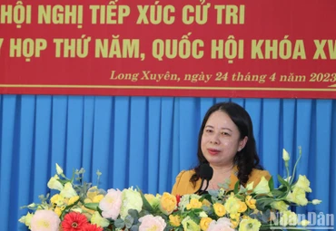 Phó Chủ tịch nước Võ Thị Ánh Xuân phát biểu tại buổi tiếp xúc cử tri thành phố Long Xuyên, tỉnh An Giang.