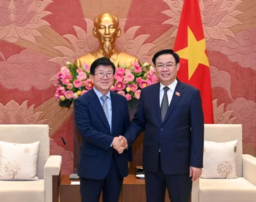 [Ảnh] Chủ tịch Quốc hội Vương Đình Huệ tiếp nguyên Chủ tịch Quốc hội Hàn Quốc