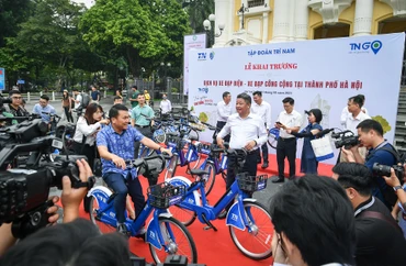 Trải nghiệm dịch vụ xe đạp điện-xe đạp công cộng tại Hà Nội. (Ảnh: Thành Đạt)
