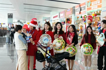 [Ảnh] Rộn ràng ​đón Giáng sinh trên các “chuyến bay Noel” 