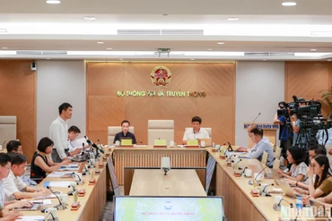 Quang cảnh buổi họp báo.