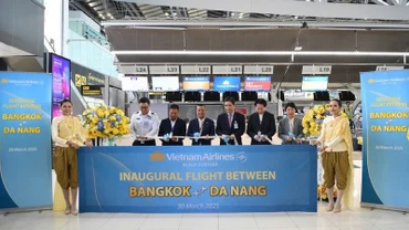 Lễ cắt băng khai trương đường bay thẳng Bangkok-Đà Nẵng.
