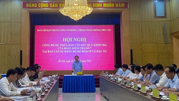 Đồng chí Nguyễn Trọng Nghĩa phát biểu tại Hội nghị.
