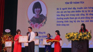 Quận Hoàn Kiếm biểu dương những tập thể, cá nhân có thành tích tiêu biểu trong phong trào thi đua Người tốt, việc tốt năm 2022.
