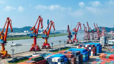 Ảnh minh họa: Một góc cảng Ninh Ba-Chu Sơn ở tỉnh Chiết Giang, Trung Quốc. (Ảnh: Tân Hoa Xã)