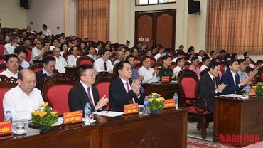 Đồng chí Nguyễn Trọng Nghĩa, Bí thư Trung ương Đảng, Trưởng Ban Tuyên giáo Trung ương và các đại biểu tham dự hội nghị. 