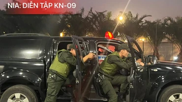 Lực lượng an ninh cơ động - Trung tâm An ninh hàng không Nội Bài đang tiến hành giải cứu con tin.