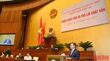 Chủ tịch Quốc hội Vương Đình Huệ phát biểu kết thúc phiên chất vấn và trả lời chất vấn. (Ảnh Duy Linh)