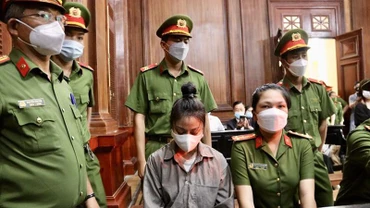 Bị cáo Nguyễn Võ Quỳnh Trang tại Tòa hôm 21/7. (Ảnh: Thanh Vũ/TTXVN)