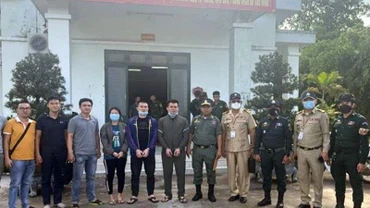 Công an tỉnh Đồng Nai tiếp nhận 3 đối tượng trong đường dây mua bán người, tổ chức đưa người xuất cảnh trái phép sang Campuchia.