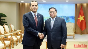 Thủ tướng Phạm Minh Chính đón Phó Thủ tướng, Bộ trưởng Ngoại giao Qatar Sheikh Mohammed bin Abdulrahman Al-Thani.