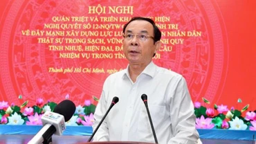Đồng chí Nguyễn Văn Nên, Ủy viên Bộ Chính trị, Bí thư Thành ủy Thành phố Hồ Chí Minh phát biểu tại hội nghị.