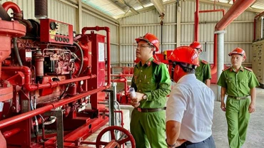 Lực lượng Công an tỉnh Đồng Nai kiểm tra an toàn phòng cháy, chữa cháy tại một cơ sở.