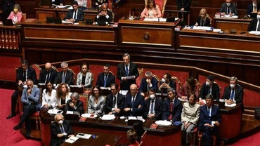Thủ tướng Italy Mario Draghi (giữa, hàng 3) phát biểu tại phiên bỏ phiếu tín nhiệm chính phủ của Thượng viện ở Rome, ngày 20/7/2022. (Ảnh: THX/TTXVN)