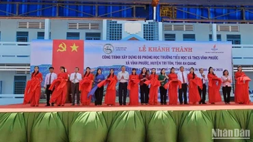 Quang cảnh lễ khánh thành phòng học.