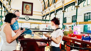 Sau hai năm dịch bệnh, khách du lịch quốc tế bắt đầu trở lại TP Hồ Chí Minh.