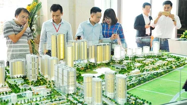 Trong tháng 7 thị trường chỉ ghi nhận một đợt phát hành trái phiếu từ một công ty bất động sản. Ảnh: NGUYỆT ANH