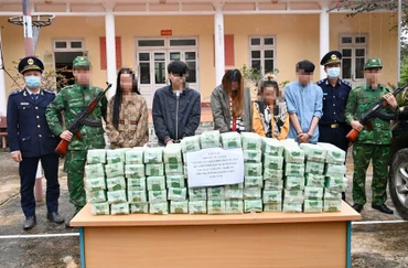 Các đối tượng và số ma túy bị bắt giữ.