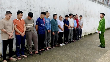 Các đối tượng bị cơ quan công an bắt giữ.