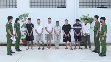 Các đối tượng trong đường dây bị bắt giữ. (Ảnh: CÔNG AN NGHỆ AN CUNG CẤP)