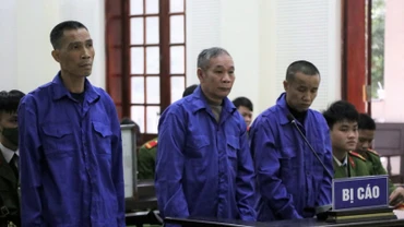 Ba bị cáo tại phiên tòa.