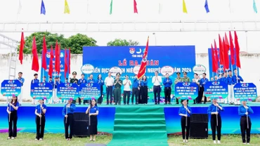 Nghi thức phát động Chiến dịch Thanh niên tình nguyện hè năm 2024. 