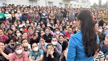 Lãnh đạo Công đoàn Khu kinh tế Đông Nam nắm bắt tâm tư, nguyện vọng của các công nhân lao động.