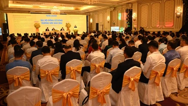 Các cổ đông tham dự Đại hội đồng cổ đông thường niên Nam A Bank năm 2024.