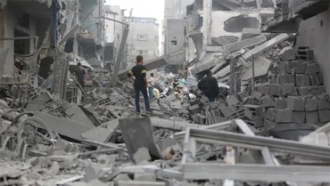 Cảnh đổ nát sau không kích của Israel xuống trại tị nạn Maghazi ở Dải Gaza, ngày 4/4. (Ảnh: THX/TTXVN)