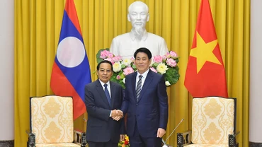 Chủ tịch nước Lương Cường và Thường trực Ban Bí thư, Phó Chủ tịch nước Lào Bounthong Chitmany.