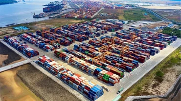 Các container hàng hóa tại Cảng Cái Mép. (Ảnh: Hồng Đạt/TTXVN)