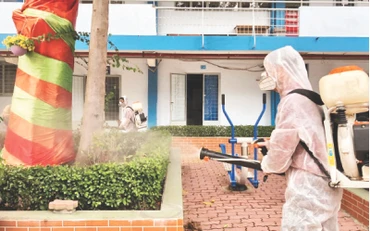 Sát khuẩn tại trường học trên địa bàn Thành phố Hồ Chí Minh thời điểm dịch Covid-19 bùng phát.