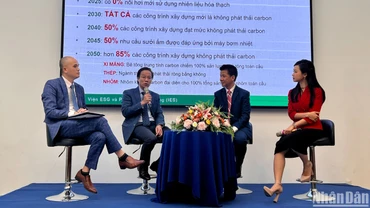 Các diễn giả thảo luận tại hội thảo.
