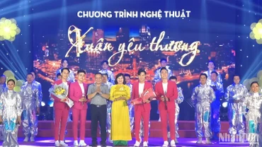 Ban Tổ chức tri ân các nghệ sĩ tham gia chương trình văn nghệ "Xuân yêu thương"