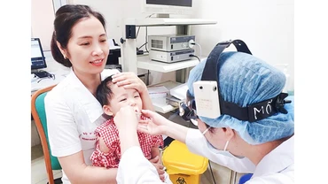 Cần sớm có các biện pháp chủ động của ngành y với các bộ, ngành và địa phương để có đủ vaccine tiêm phòng cho trẻ.