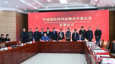 Lễ ký kết hợp tác và khởi hành đoàn tàu.