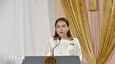 Thủ tướng Thái Lan Paetongtarn Shinawatra phát biểu tại thủ đô Bangkok. (Ảnh: THX/TTXVN)