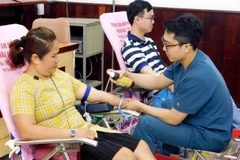 Những tình nguyện viên hiến máu trong Chương trình Ngày hội hiến máu thành phố.
