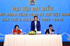 Đoàn Chủ tịch điều hành đại hội.