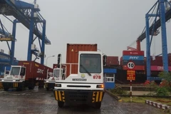 Vận chuyển hàng hóa xuất, nhập khẩu tại Cảng Cát Lái, Thành phố Hồ Chí Minh.