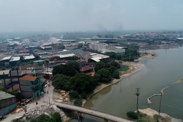 Hà Nội đang phải chịu áp lực từ "vành đai ô nhiễm" phía đông.