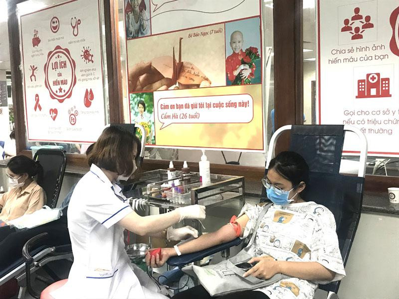 Đoàn viên, thanh niên Hà Nội tham gia hiến máu tại Ngày hội hiến máu "Giọt hồng tri ân".